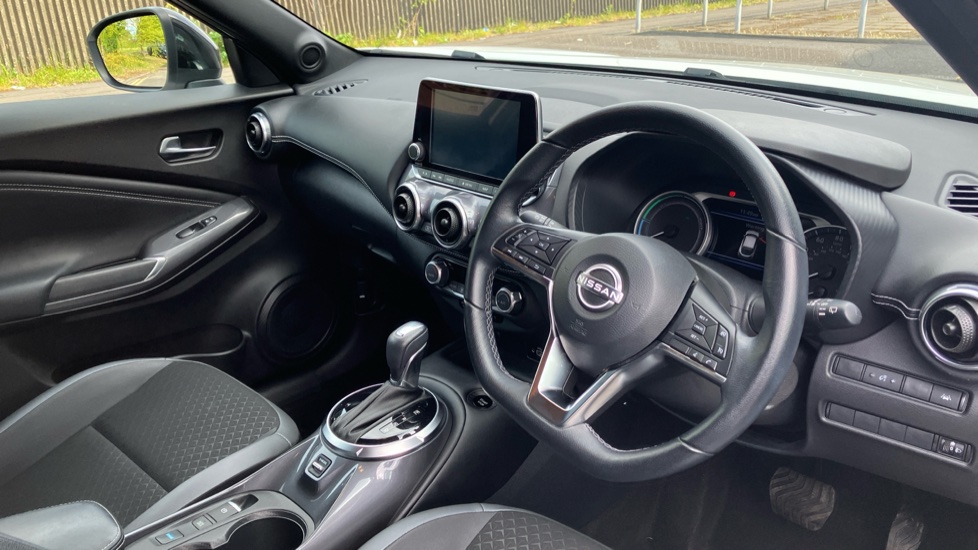 Nissan Juke 1.6 Hybrid N-Connecta 5dr Auto Hybrid Hatchback - Image 11
