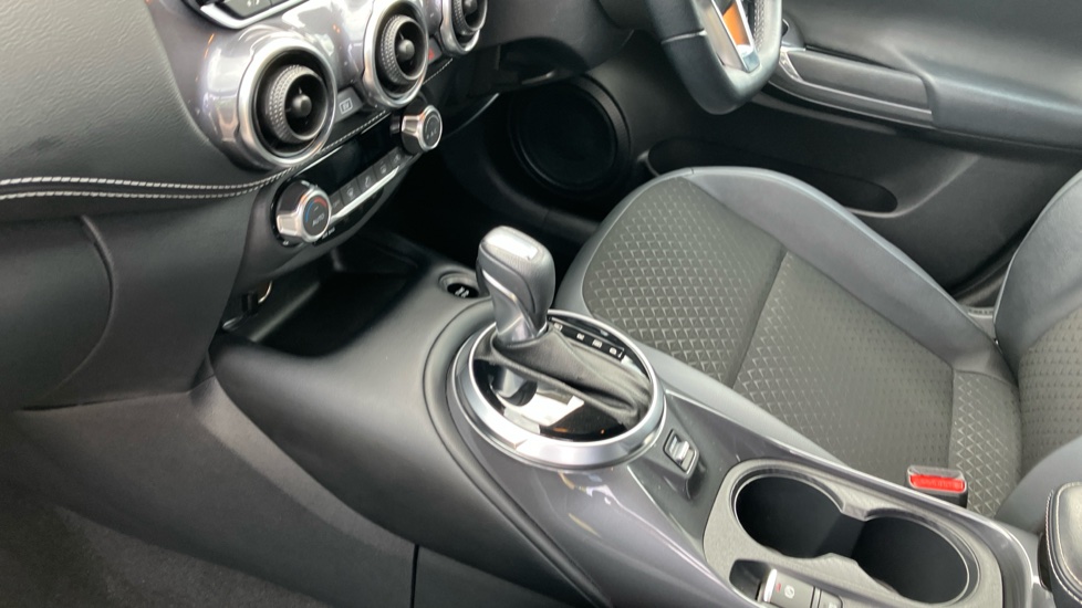 Nissan Juke 1.6 Hybrid N-Connecta 5dr Auto Hybrid Hatchback - Image 13