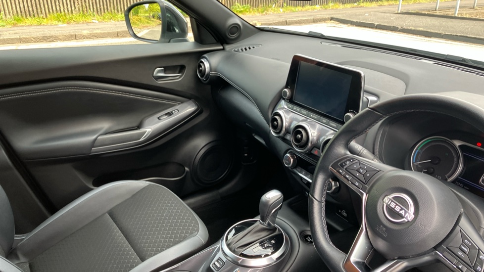 Nissan Juke 1.6 Hybrid N-Connecta 5dr Auto Hybrid Hatchback - Image 14