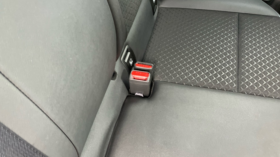 Nissan Juke 1.6 Hybrid N-Connecta 5dr Auto Hybrid Hatchback - Image 17