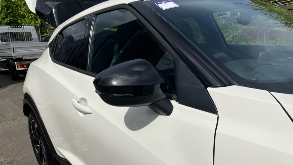 Nissan Juke 1.6 Hybrid N-Connecta 5dr Auto Hybrid Hatchback - Image 22