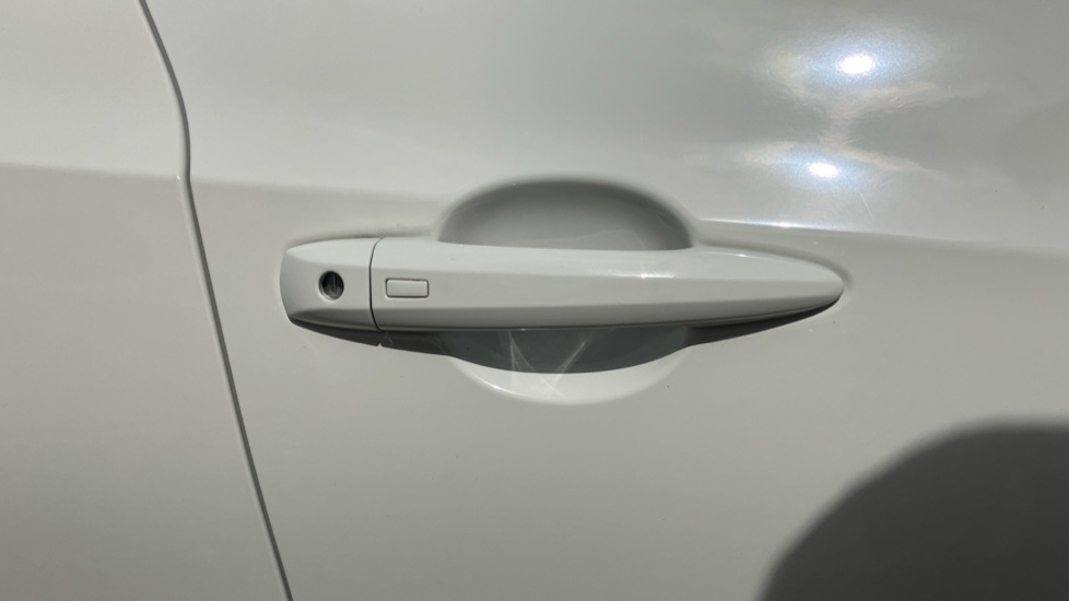 Nissan Juke 1.6 Hybrid N-Connecta 5dr Auto Hybrid Hatchback - Image 23