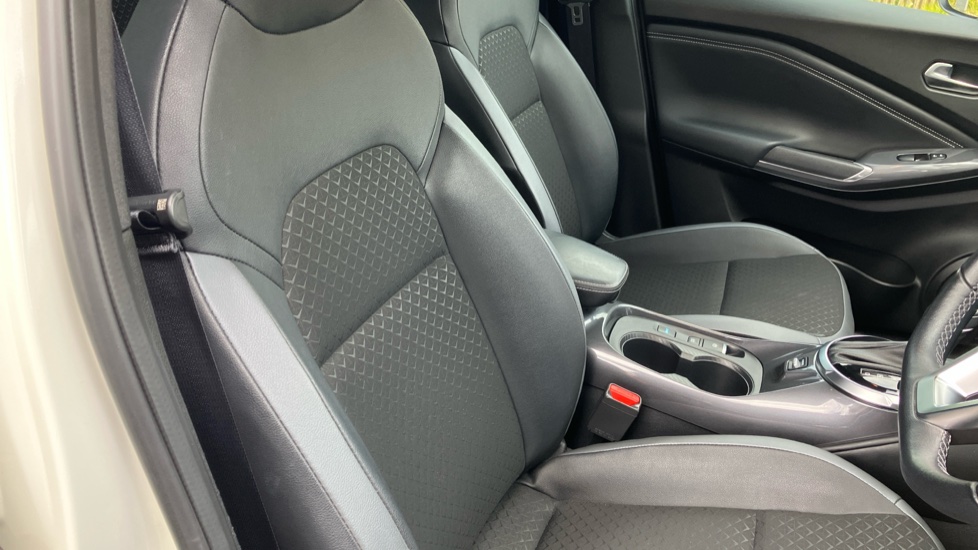 Nissan Juke 1.6 Hybrid N-Connecta 5dr Auto Hybrid Hatchback - Image 29