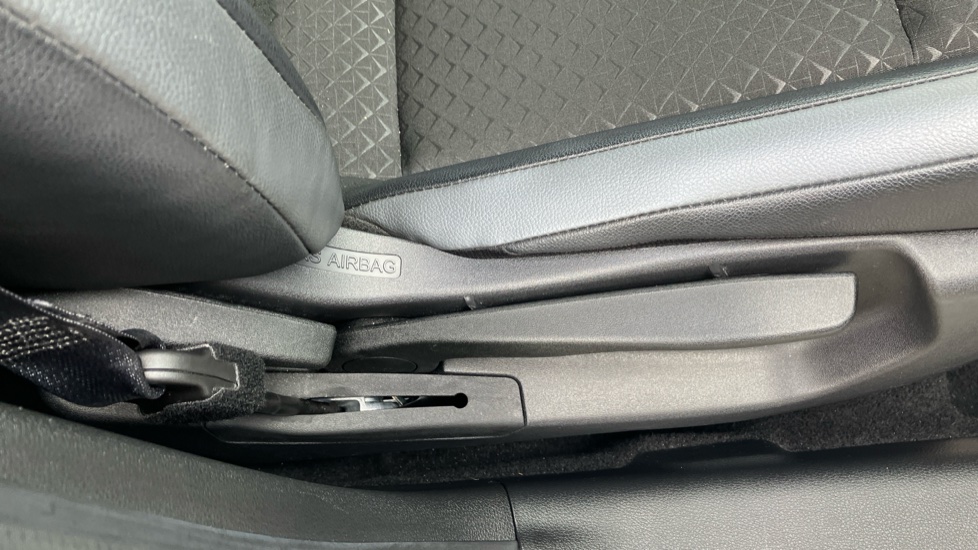 Nissan Juke 1.6 Hybrid N-Connecta 5dr Auto Hybrid Hatchback - Image 30