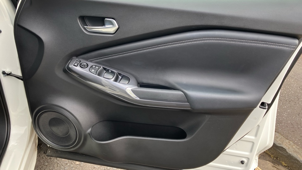 Nissan Juke 1.6 Hybrid N-Connecta 5dr Auto Hybrid Hatchback - Image 32