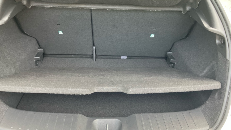 Nissan Juke 1.6 Hybrid N-Connecta 5dr Auto Hybrid Hatchback - Image 37