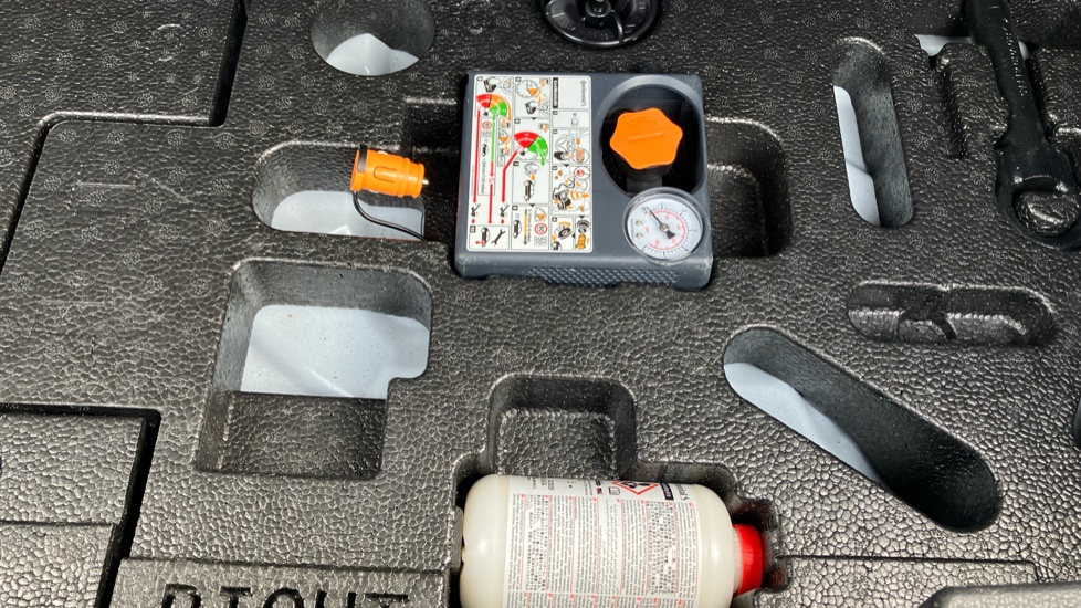 Nissan Juke 1.6 Hybrid N-Connecta 5dr Auto Hybrid Hatchback - Image 38