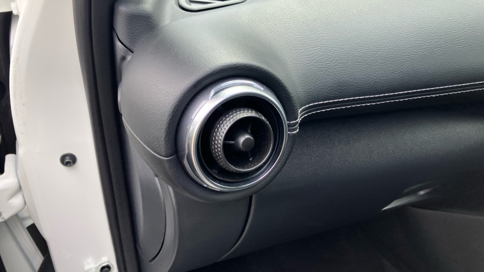 Nissan Juke 1.6 Hybrid N-Connecta 5dr Auto Hybrid Hatchback - Image 39