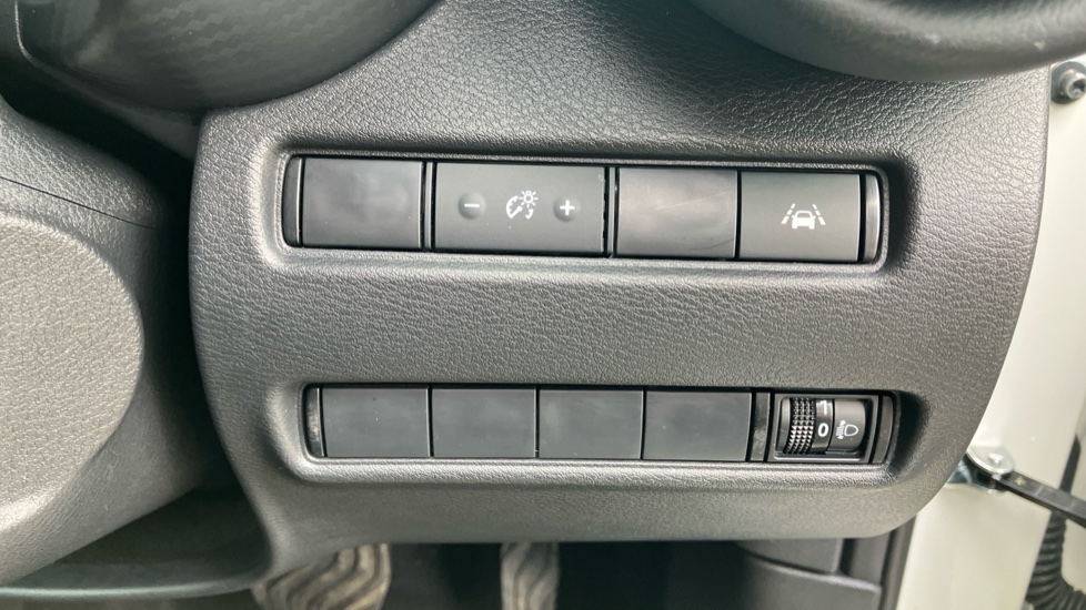 Nissan Juke 1.6 Hybrid N-Connecta 5dr Auto Hybrid Hatchback - Image 42
