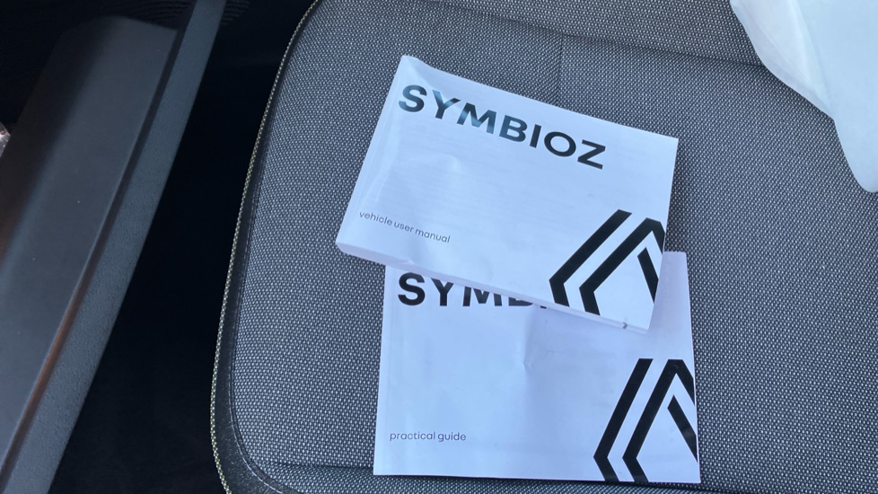 Renault Symbioz 1.6 E-Tech FHEV 145 Techno 5dr Auto Hybrid Estate - Image 19
