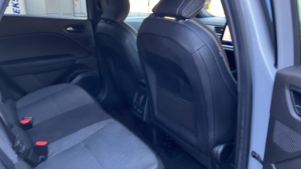 Renault Symbioz 1.6 E-Tech FHEV 145 Techno 5dr Auto Hybrid Estate - Image 31