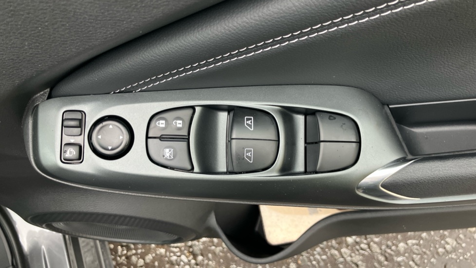 Nissan Juke 1.0 DiG-T N-Connecta 5dr [Revised] Petrol Hatchback - Image 29