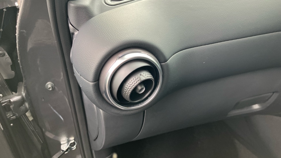 Nissan Juke 1.0 DiG-T N-Connecta 5dr [Revised] Petrol Hatchback - Image 37