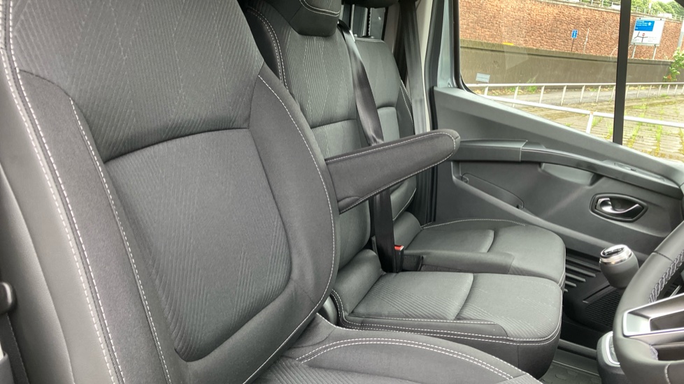 Renault Trafic Swb Diesel SL30 Blue dCi 130 Extra [Safety] Van - Image 26