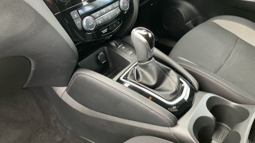 Nissan Qashqai 1.3 DiG-T 160 [157] Acenta Premium 5dr DCT Petrol Hatchback - Image 13