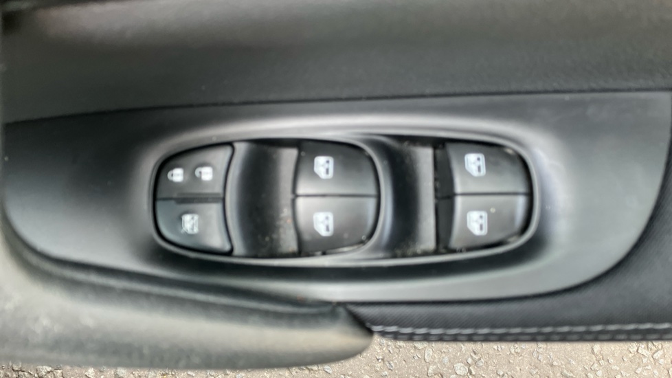 Nissan Qashqai 1.3 DiG-T 160 [157] Acenta Premium 5dr DCT Petrol Hatchback - Image 29