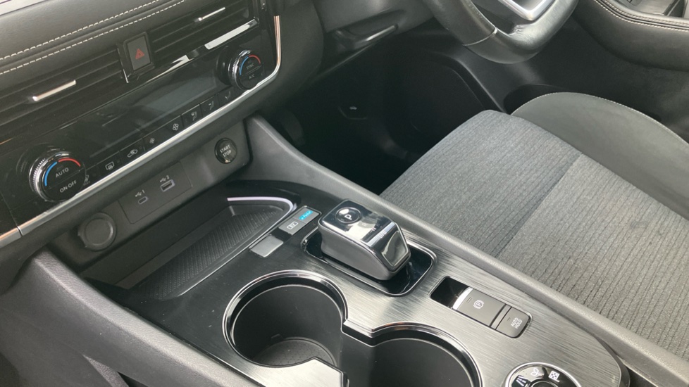 Nissan X-Trail 1.5 E-Power E-4orce 213 N-Connecta 5dr Auto Hybrid Station Wagon - Image 13