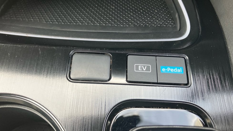 Nissan X-Trail 1.5 E-Power E-4orce 213 N-Connecta 5dr Auto Hybrid Station Wagon - Image 40