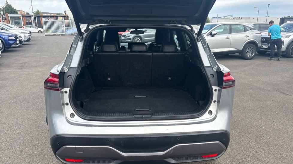 Nissan Qashqai 1.3 DiG-T MH Tekna 5dr Petrol Hatchback - Image 4