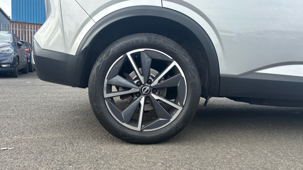 Nissan Qashqai 1.3 DiG-T MH Tekna 5dr Petrol Hatchback - Image 7