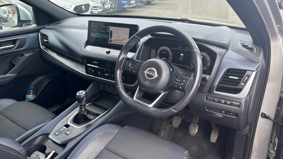 Nissan Qashqai 1.3 DiG-T MH Tekna 5dr Petrol Hatchback - Image 11
