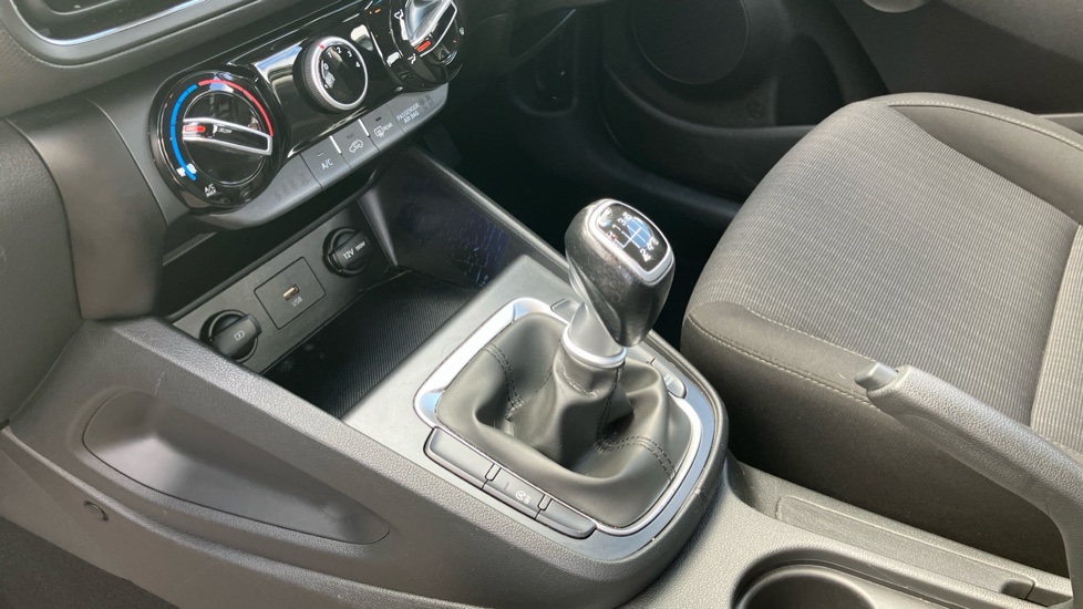 Hyundai KONA 1.0 TGDi 48V MHEV SE Connect 5dr Petrol Hatchback - Image 13