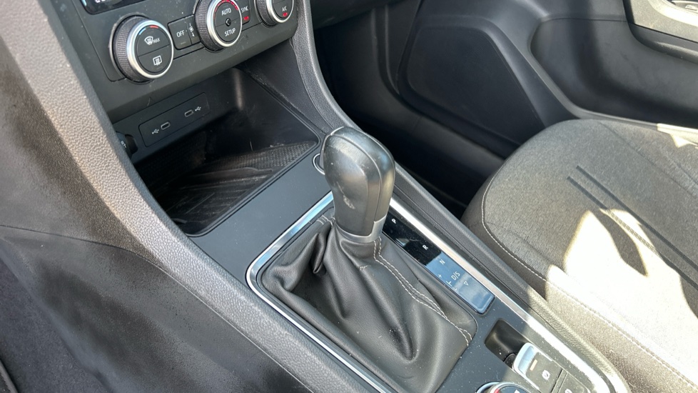 SEAT Ateca 1.5 TSI EVO SE Technology 5dr DSG Petrol Estate - Image 13