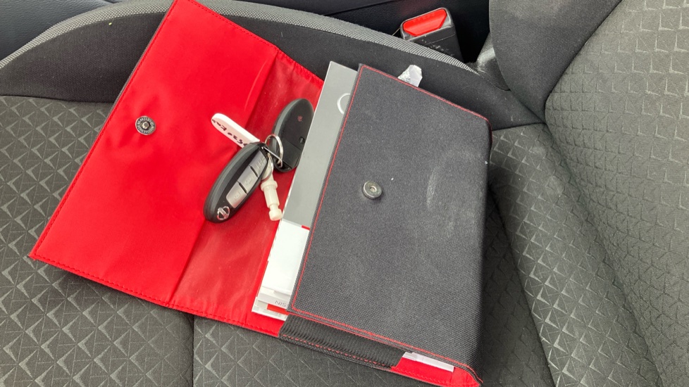 Nissan Juke 1.0 DiG-T N-Connecta 5dr Petrol Hatchback - Image 19