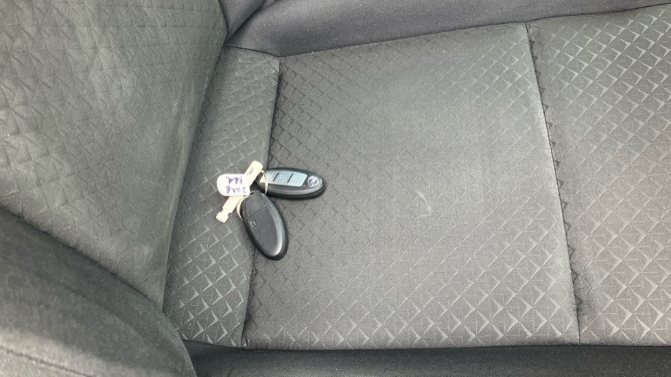 Nissan Juke 1.0 DiG-T N-Connecta 5dr Petrol Hatchback - Image 20