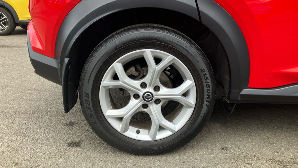 Nissan Juke 1.0 DiG-T N-Connecta 5dr Petrol Hatchback - Image 23