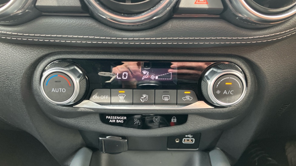 Nissan Juke 1.0 DiG-T N-Connecta 5dr Petrol Hatchback - Image 30