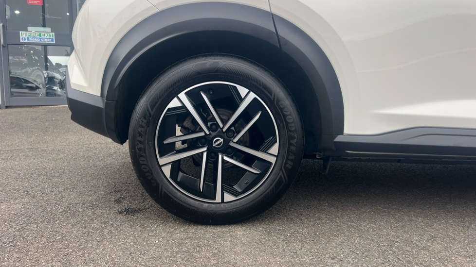 Nissan Juke 1.6 Hybrid N-Connecta 5dr Auto Hybrid Hatchback - Image 7