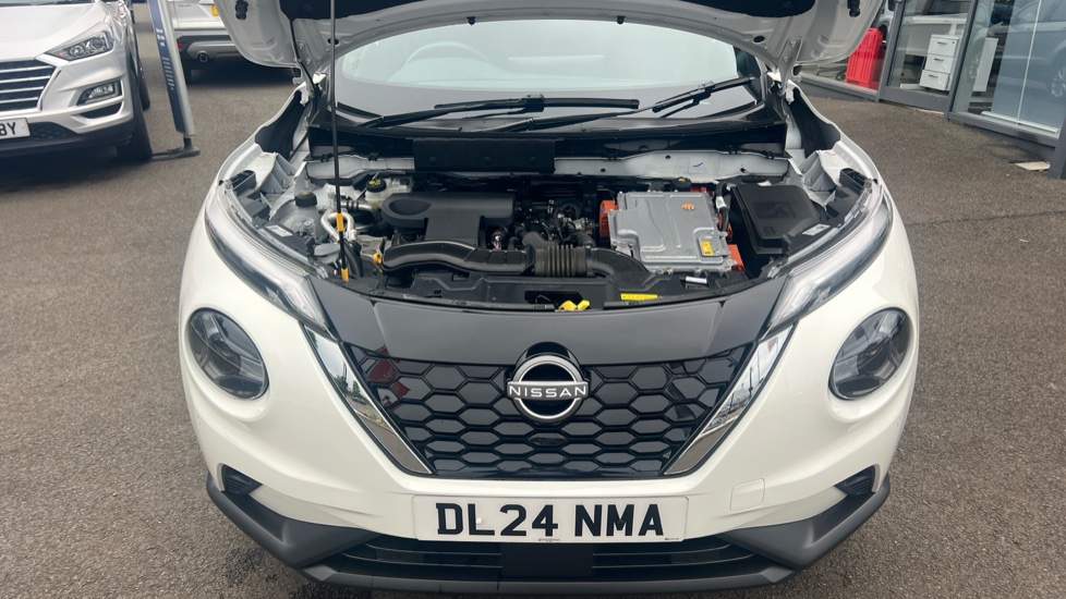 Nissan Juke 1.6 Hybrid N-Connecta 5dr Auto Hybrid Hatchback - Image 8