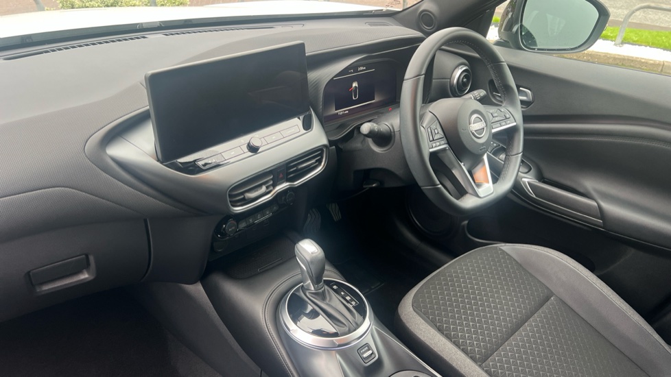 Nissan Juke 1.6 Hybrid N-Connecta 5dr Auto Hybrid Hatchback - Image 9