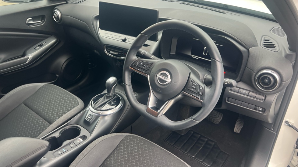 Nissan Juke 1.6 Hybrid N-Connecta 5dr Auto Hybrid Hatchback - Image 11