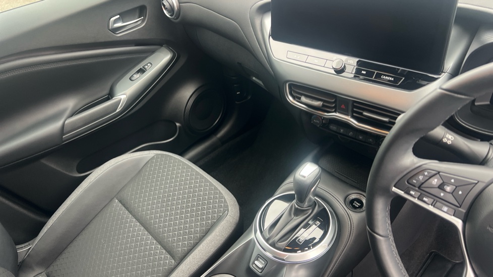 Nissan Juke 1.6 Hybrid N-Connecta 5dr Auto Hybrid Hatchback - Image 14