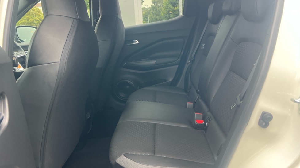 Nissan Juke 1.6 Hybrid N-Connecta 5dr Auto Hybrid Hatchback - Image 16
