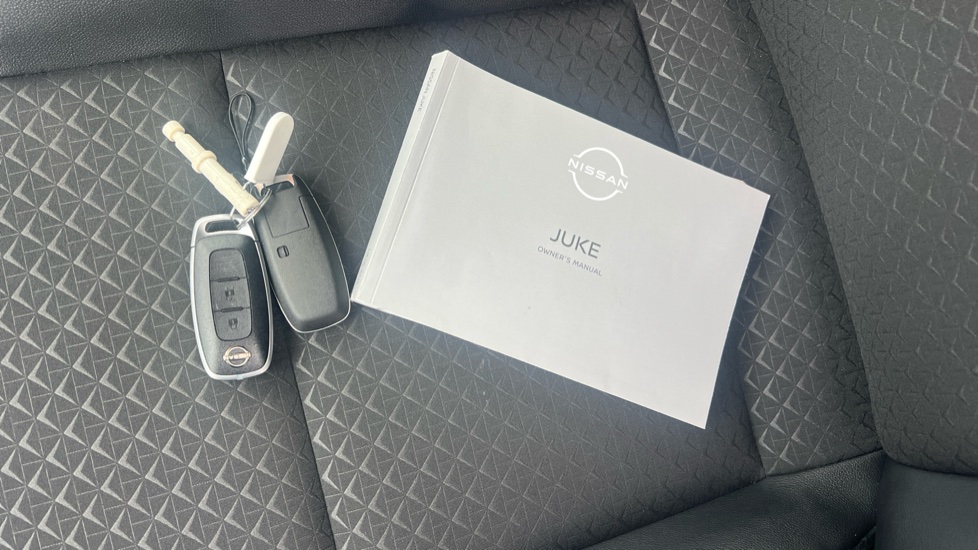 Nissan Juke 1.6 Hybrid N-Connecta 5dr Auto Hybrid Hatchback - Image 19