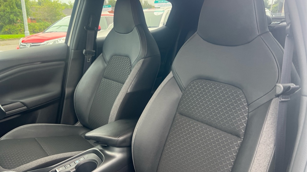 Nissan Juke 1.6 Hybrid N-Connecta 5dr Auto Hybrid Hatchback - Image 21