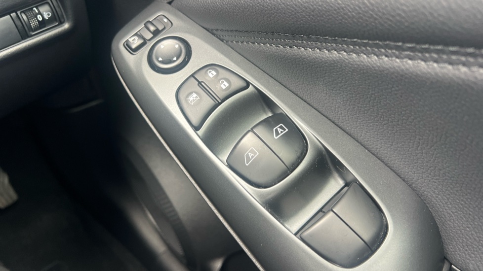 Nissan Juke 1.6 Hybrid N-Connecta 5dr Auto Hybrid Hatchback - Image 24