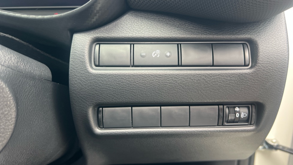 Nissan Juke 1.6 Hybrid N-Connecta 5dr Auto Hybrid Hatchback - Image 25