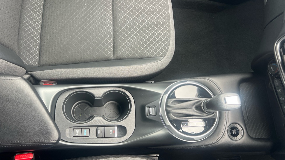 Nissan Juke 1.6 Hybrid N-Connecta 5dr Auto Hybrid Hatchback - Image 28