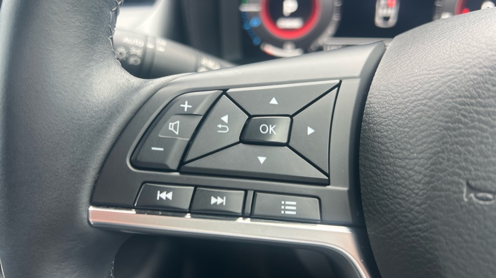 Nissan Juke 1.6 Hybrid N-Connecta 5dr Auto Hybrid Hatchback - Image 30