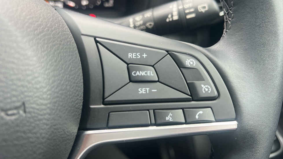 Nissan Juke 1.6 Hybrid N-Connecta 5dr Auto Hybrid Hatchback - Image 31