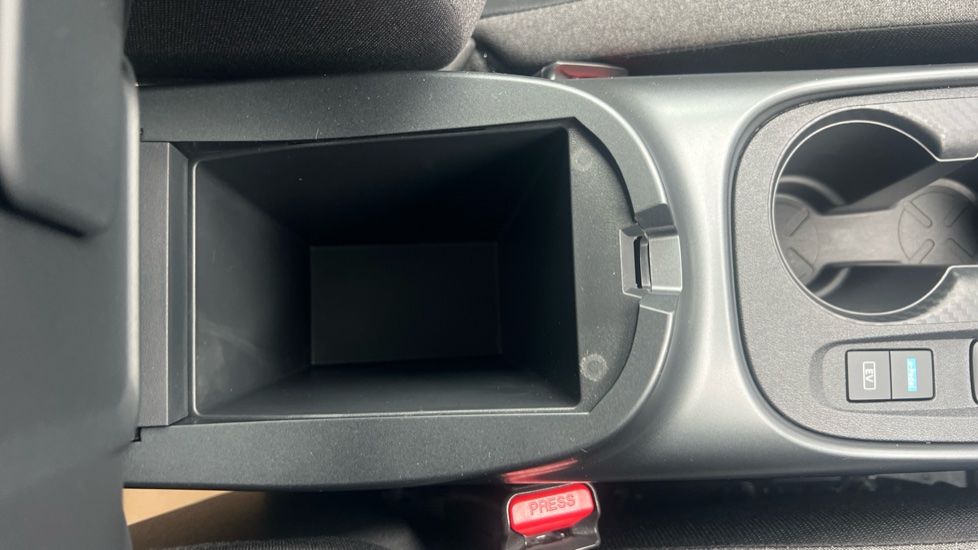 Nissan Juke 1.6 Hybrid N-Connecta 5dr Auto Hybrid Hatchback - Image 34