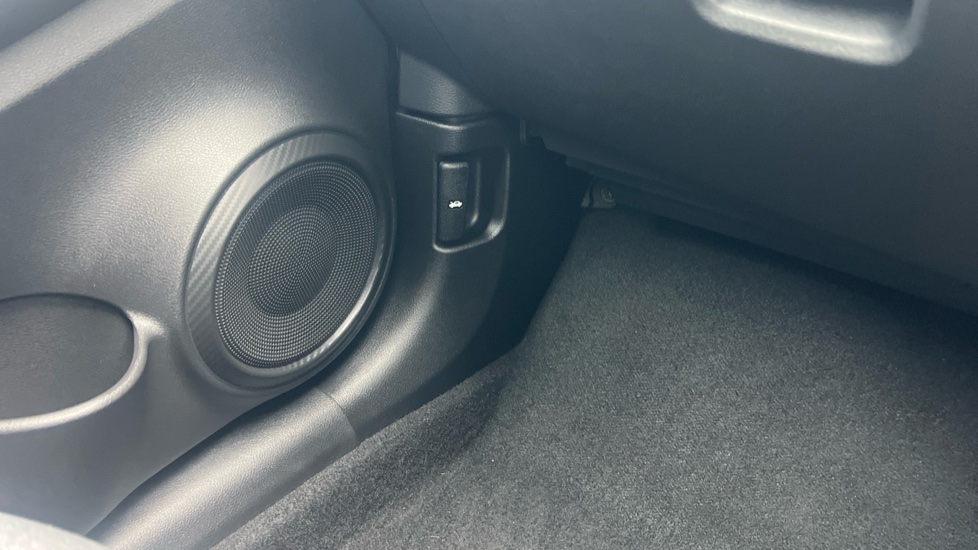Nissan Juke 1.6 Hybrid N-Connecta 5dr Auto Hybrid Hatchback - Image 35