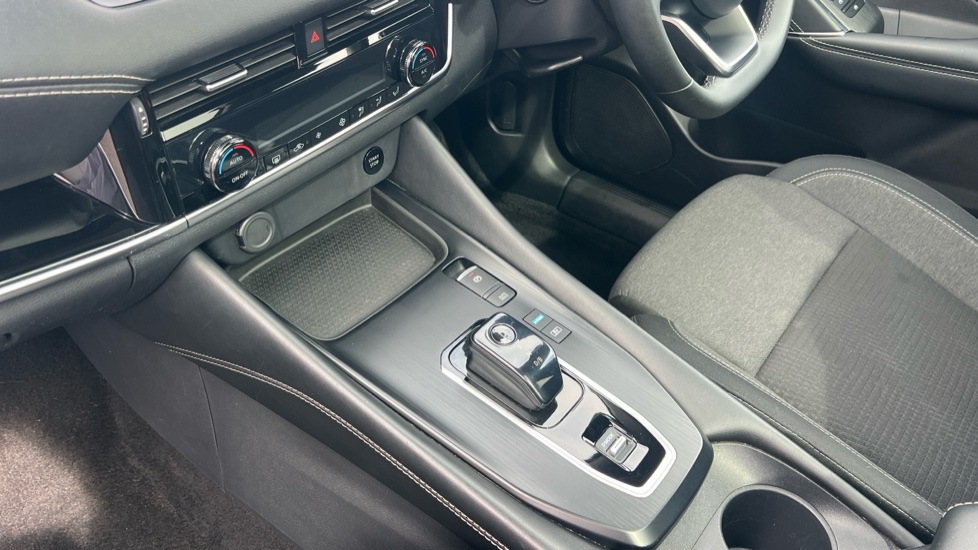 Nissan Qashqai 1.5 E-Power N-Connecta 5dr Auto Hybrid Hatchback - Image 13