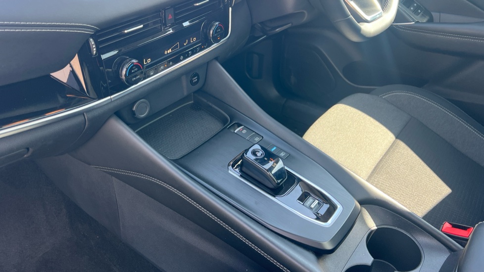 Nissan Qashqai 1.5 E-Power N-Connecta 5dr Auto Hybrid Hatchback - Image 13