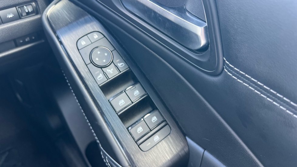 Nissan Qashqai 1.5 E-Power N-Connecta 5dr Auto Hybrid Hatchback - Image 25