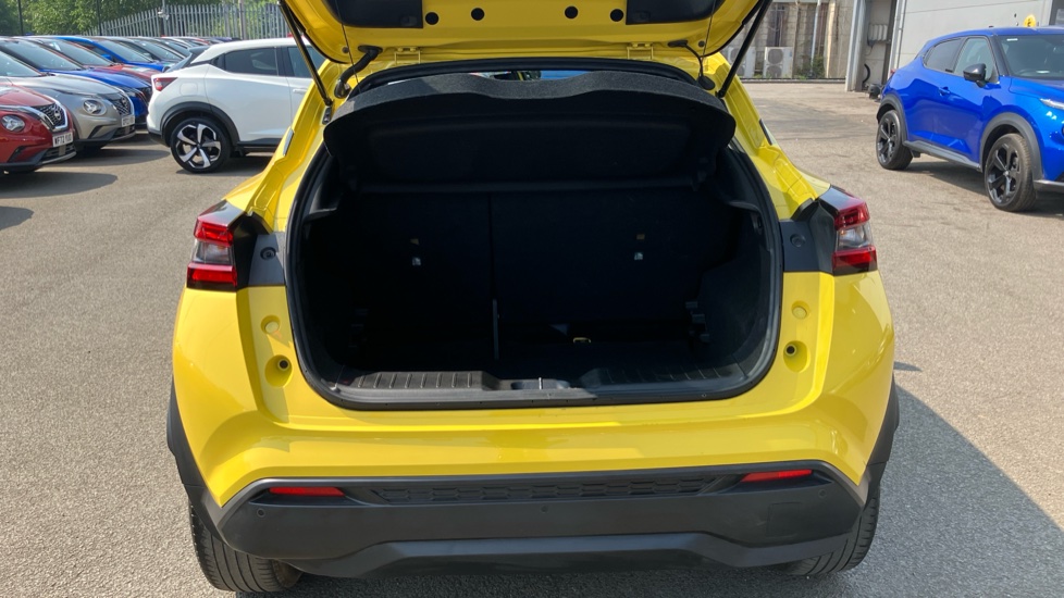 Nissan Juke 1.0 DiG-T N-Connecta 5dr DCT Petrol Hatchback - Image 4